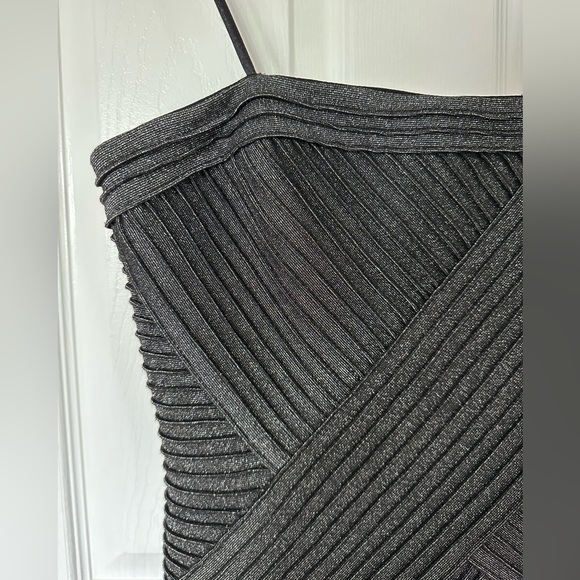 🪩Perfect Wedding guest Dress🪩 - Picture 2 of 5